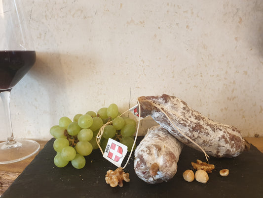 Saucisson à la noisette Luftgetrocknete französische Salami mit Haselnüsse
